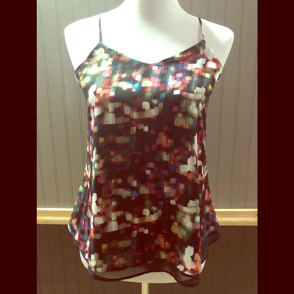 🌺 Silky, hot, tank top. Sooo cute.